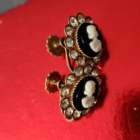 Vintage Cameo Earrings by Coro. Beautiful clear stones surrounded cameo. - Picture 10 of 11